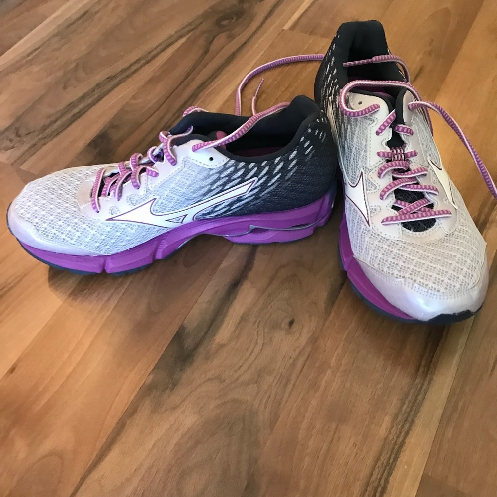 COPY - Mizuno Wave Rider 19 New size 8.